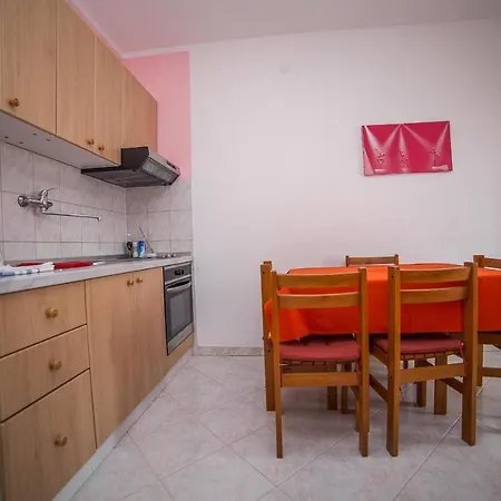 Brizic Guest house 3*