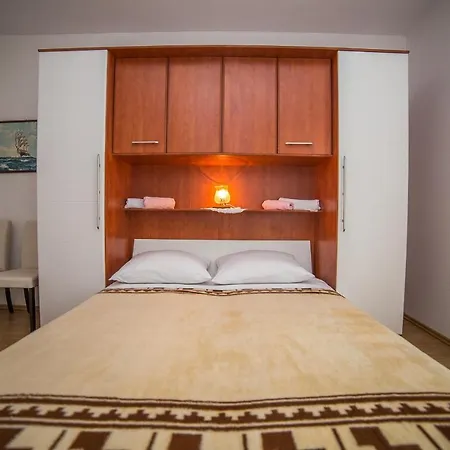 Guest house Brizic 3*