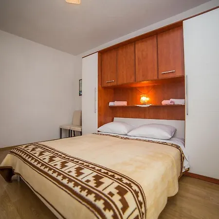 Brizic Guest house 3*