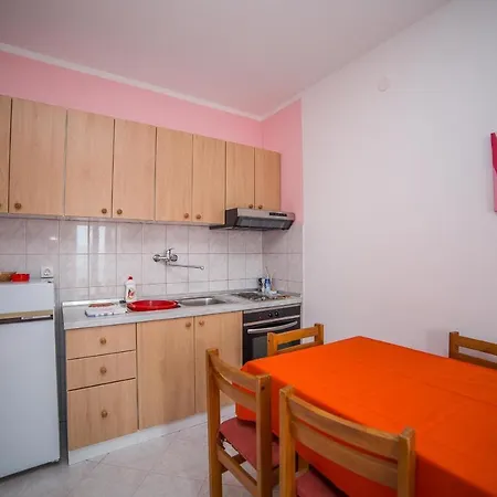 Guest house Brizic 3*
