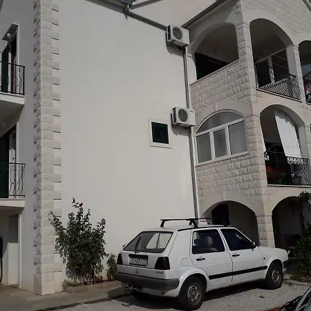 Guest house Brizic 3*